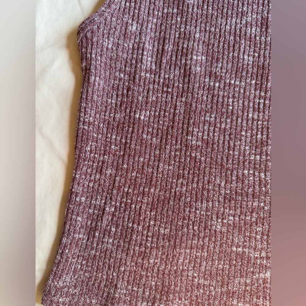 Knit Cropped Tank Top - Picture 2 of 4